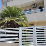 Itagua - 1 Quadra Da Praia, 2 Quartos, 2 Banheiros, Acomoda 5 Pessoas